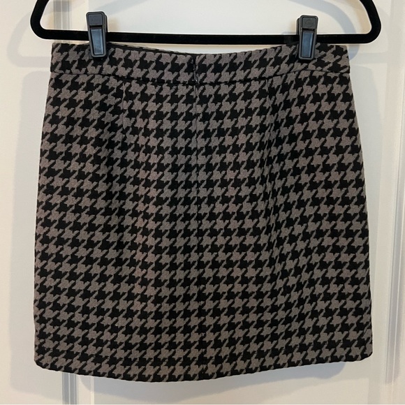 J.Crew Factory Shirttail Mini Skirt Charcoal Grey & Black Houndstooth NWT Size 2 - Picture 2 of 3